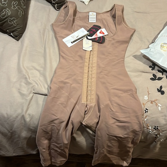 **NEW** Never worn 3032 NANCY FAJAS MELIBELT Size XL-38 - Picture 7 of 9